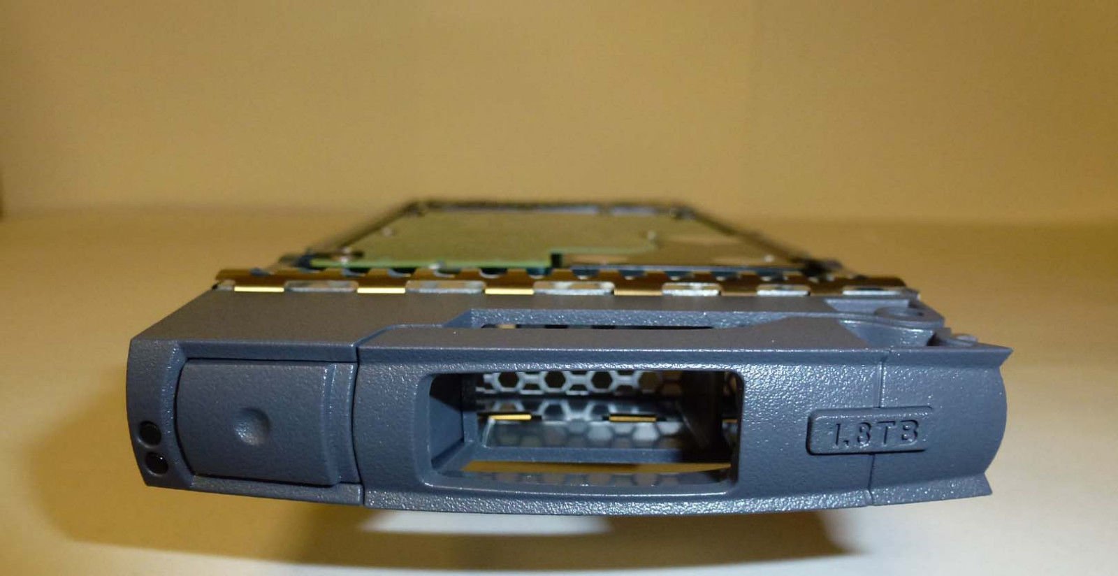 283572.jpg Refurbished | Netapp X426A-R6 1.8TB 10k SAS 2.5inch Hard Drive For DS2246 - Image 1