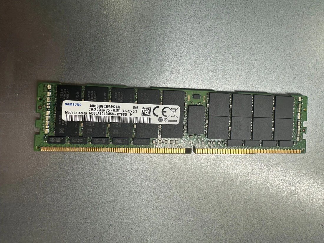 377911.jpg Samsung M386ABG40M5B-CYFB0 256GB PC4-23400 DDR4-2933Mbps 8RX4 ECC Memory - Image 1